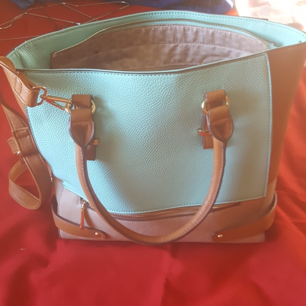 Una cartera como nueva